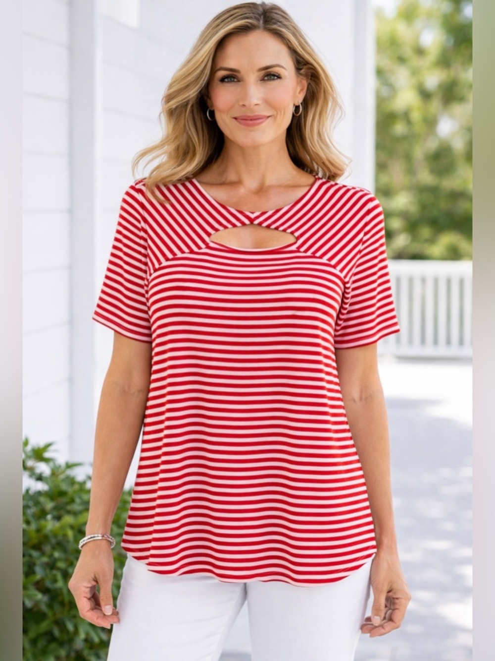 Chicos Red White Striped Top Blouse Size 2/L Peek-A-Boo Cutout Relaxed Fit Swing